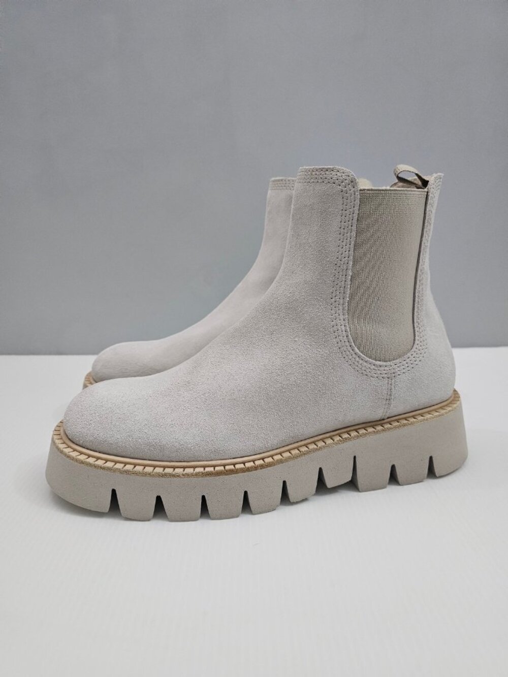 Pedro Garcia Salinda Chelsea Ankle Boots Womens EU 38 Pearl Gray Suede Lug Sole